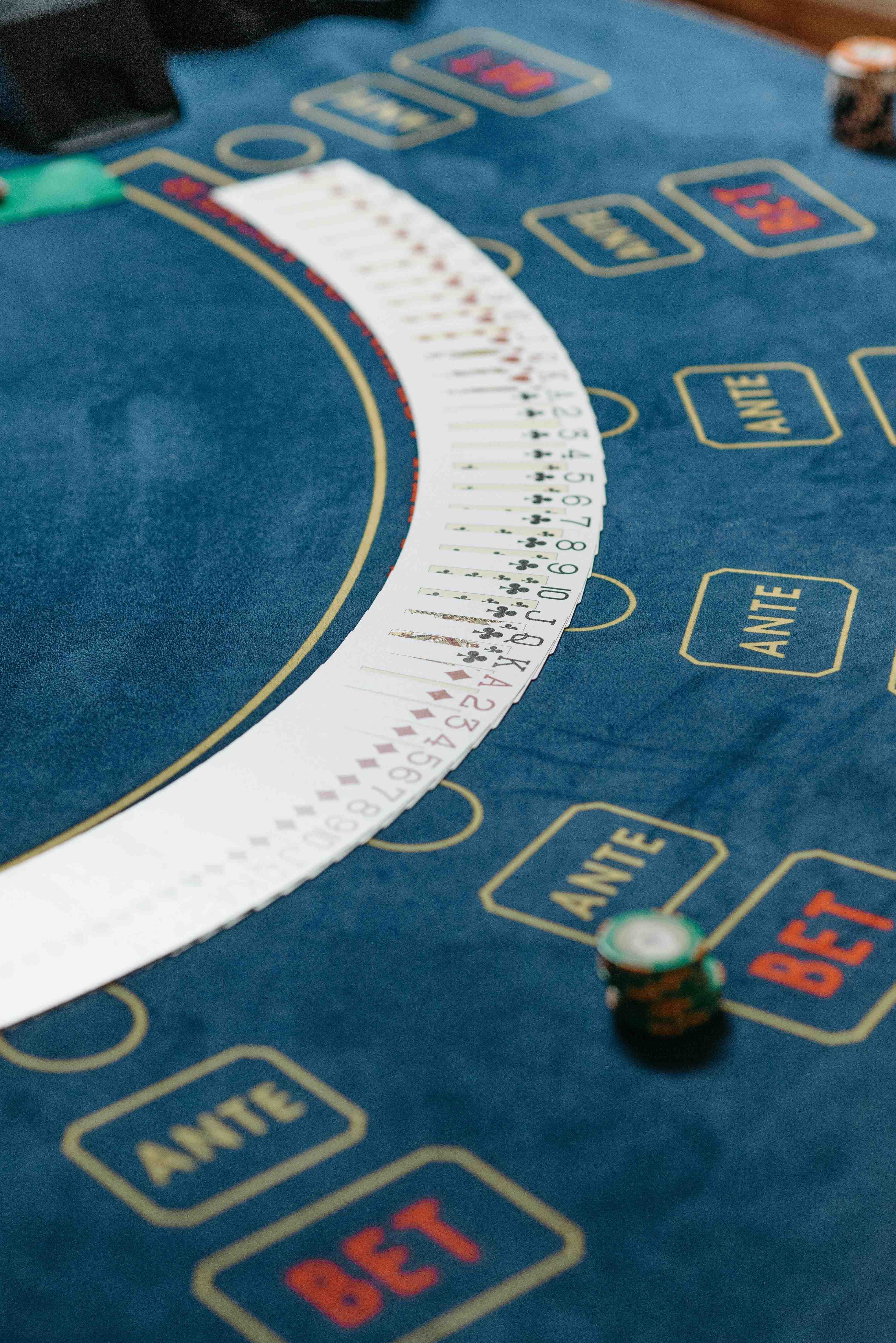 Bangladesh adult viewing 7xbd live casino content on a smartphone